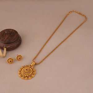 Stunning round floral inspired antique gold pendant set