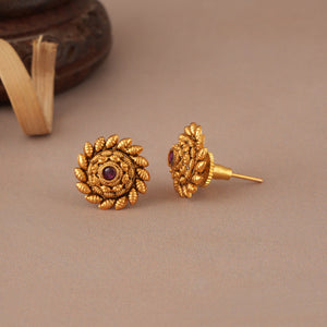 Stunning round floral inspired antique gold pendant set
