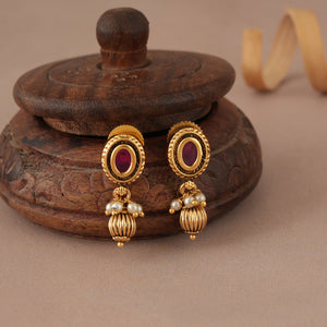 Sleek antique gold mangalsutra for women