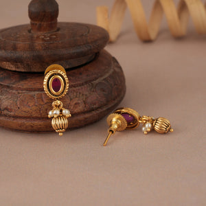 Sleek antique gold mangalsutra for women