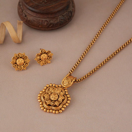 Cute antique gold floral pendant set with stud earring