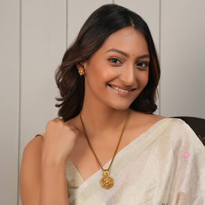 Cute antique gold floral pendant set with stud earring