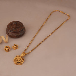 Cute antique gold floral pendant set with stud earring