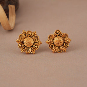 Cute antique gold floral pendant set with stud earring