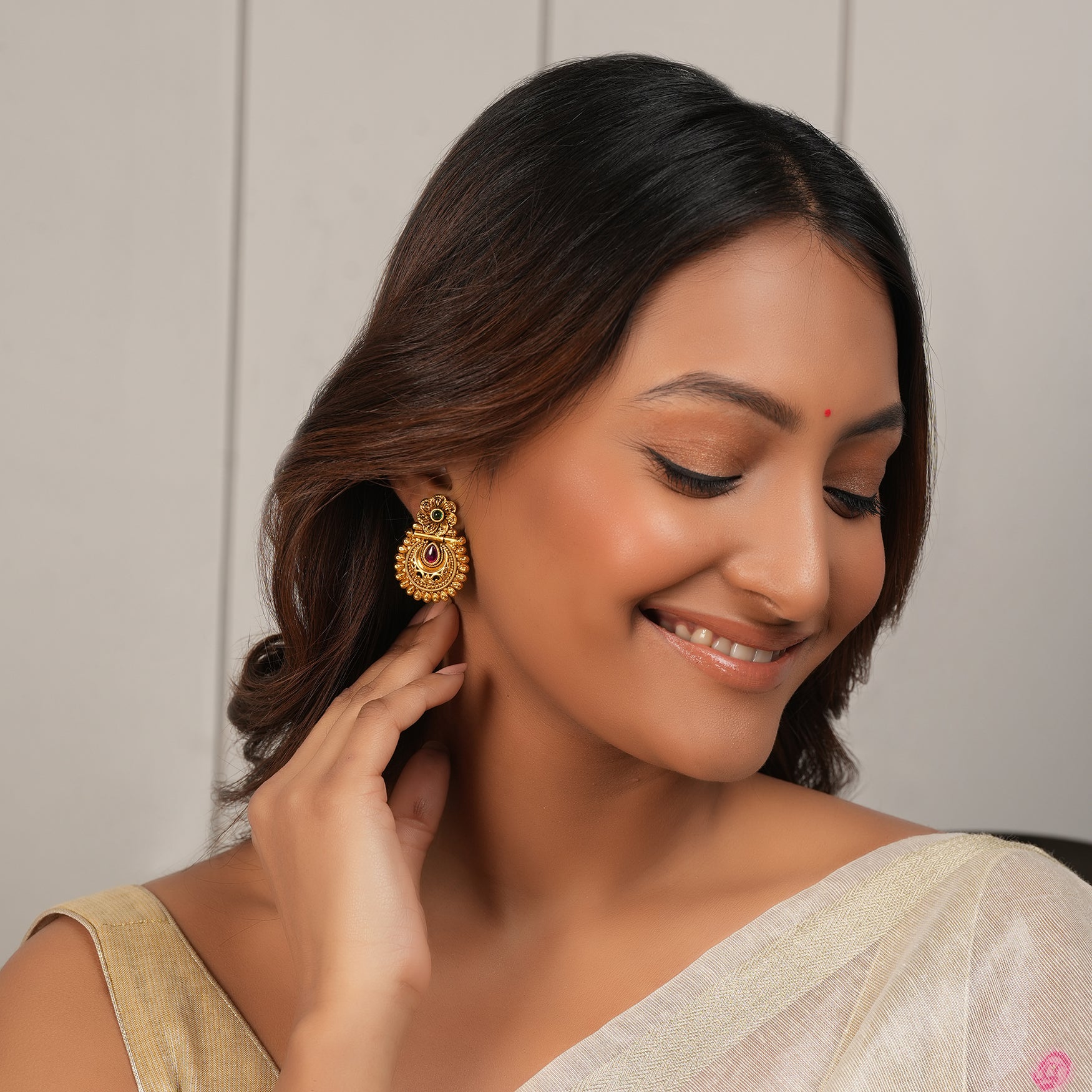 Stunning cute high gold polish earring