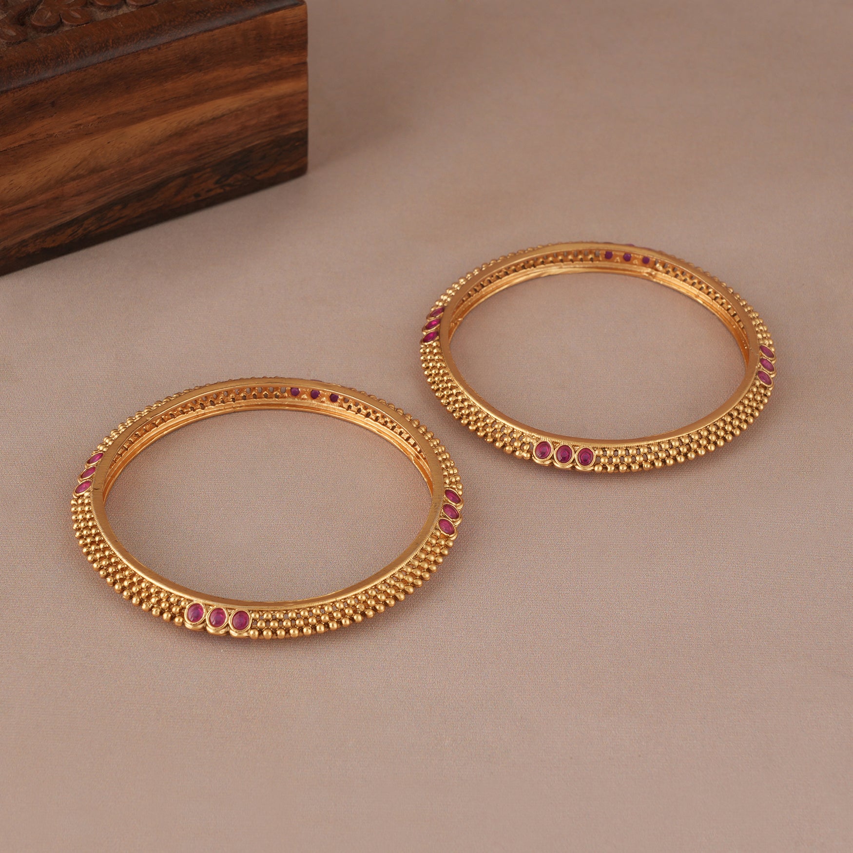 Cute antique gold stone bangle set for women