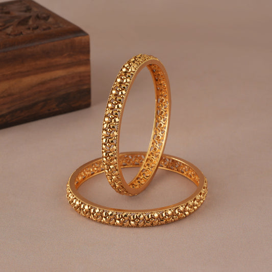 Stunning antique gold twisted bangle set