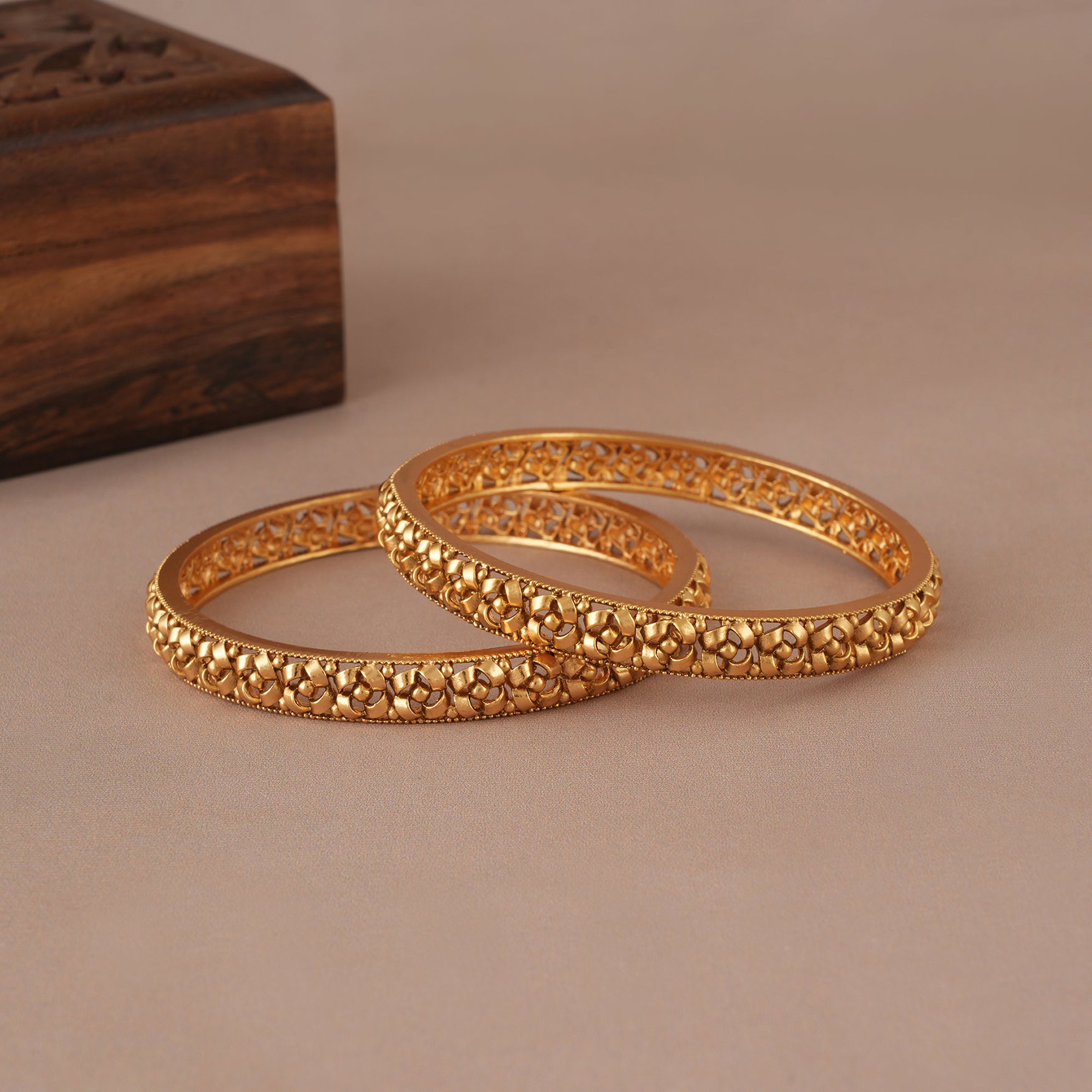 Stunning antique gold twisted bangle set