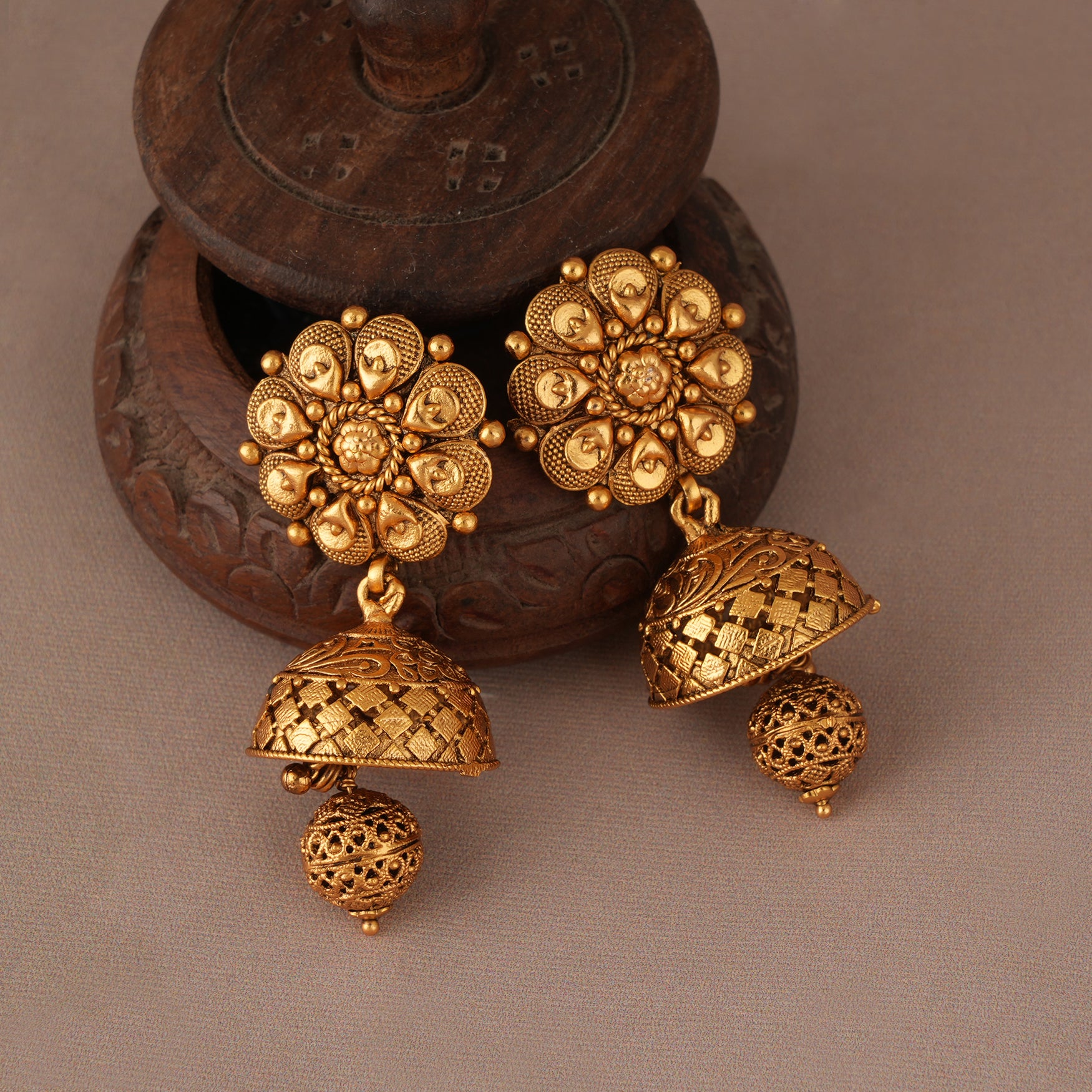 Stunning plain antique gold necklace set with jhumka earring