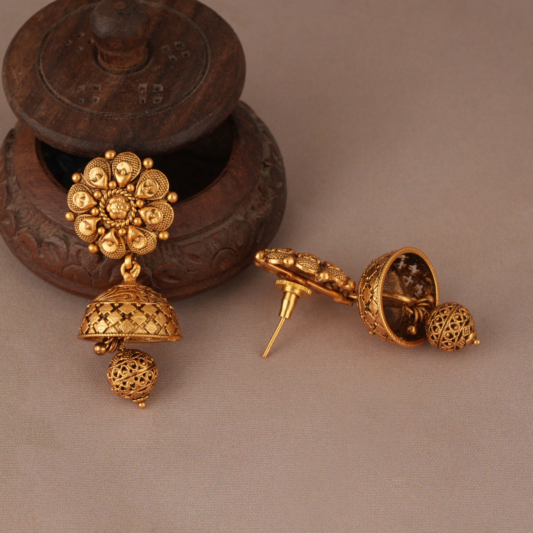 Stunning plain antique gold necklace set with jhumka earring