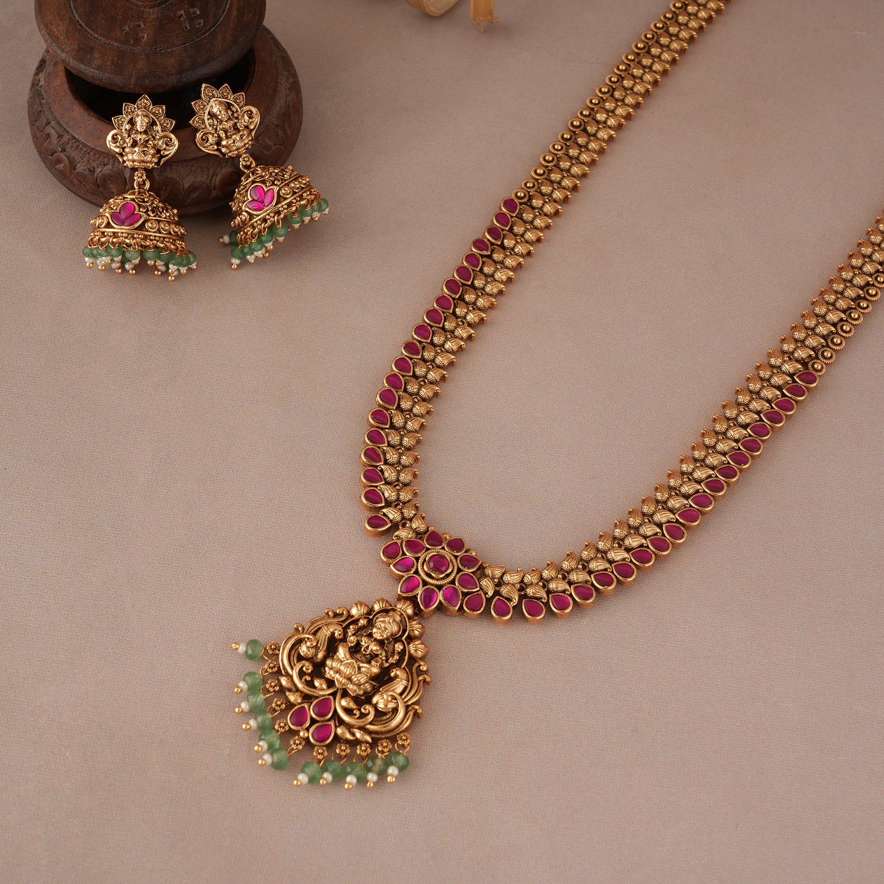 Gorgeous antique gold maa lakshmi necklace set