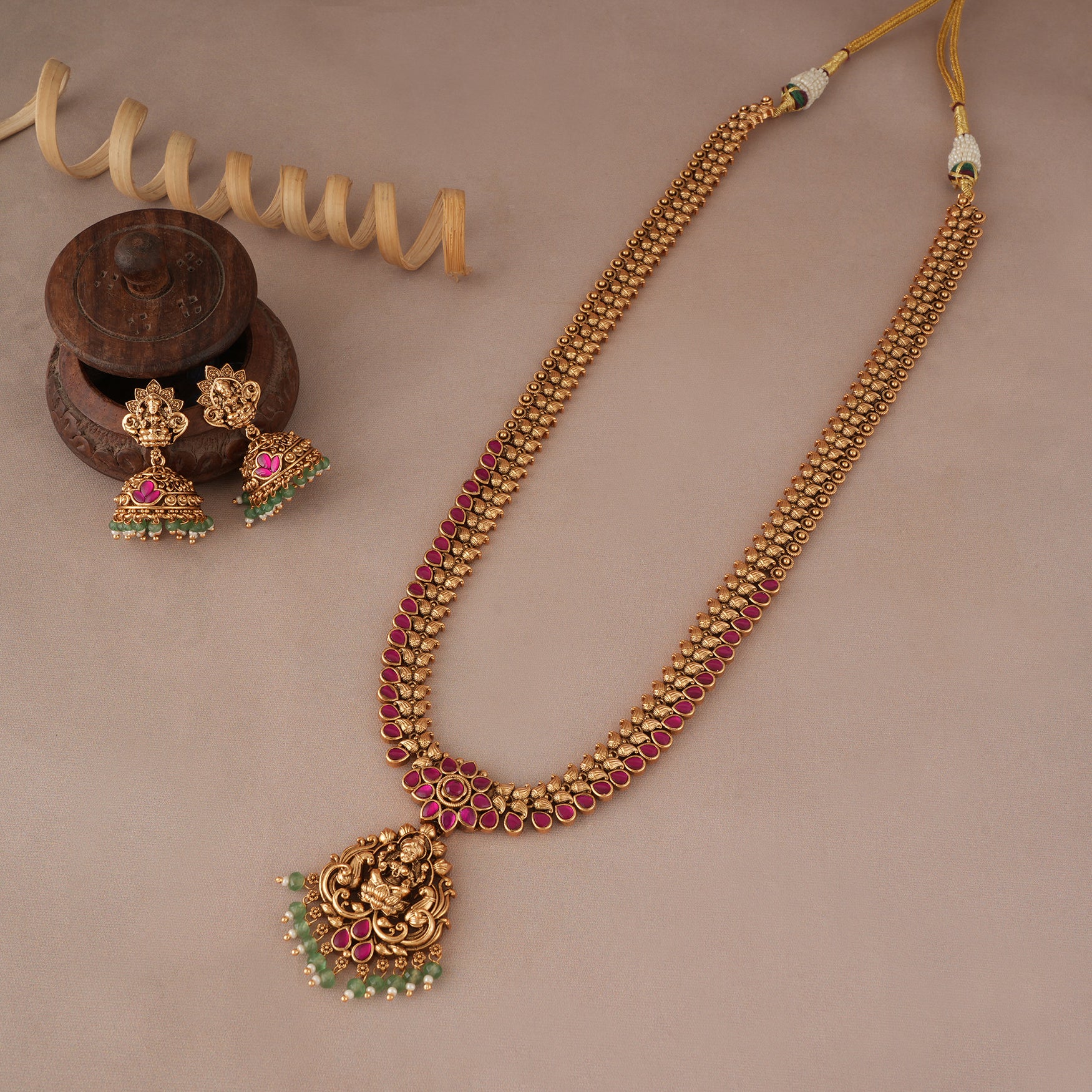 Gorgeous antique gold maa lakshmi necklace set