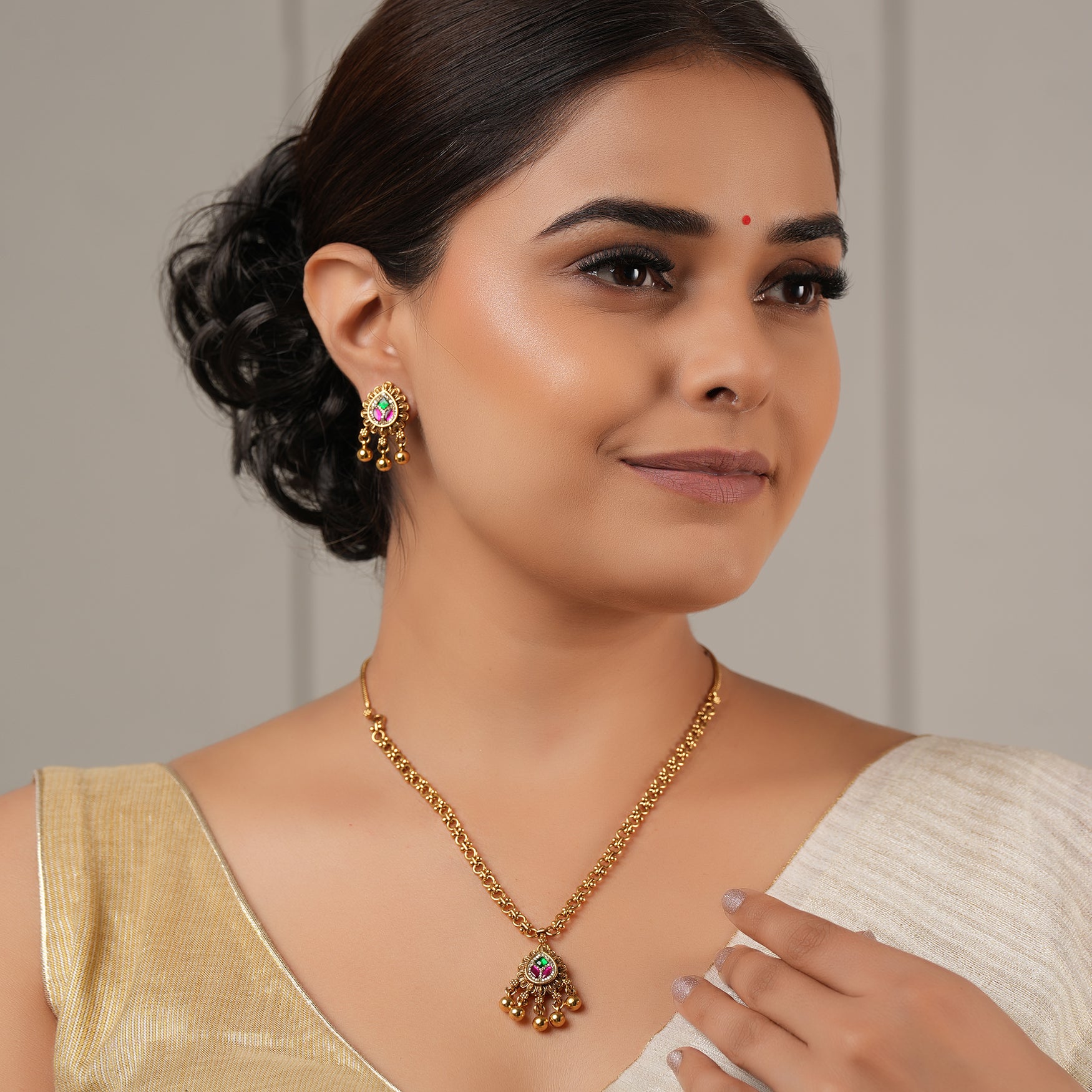 Cute antique gold stone pendant set with earring