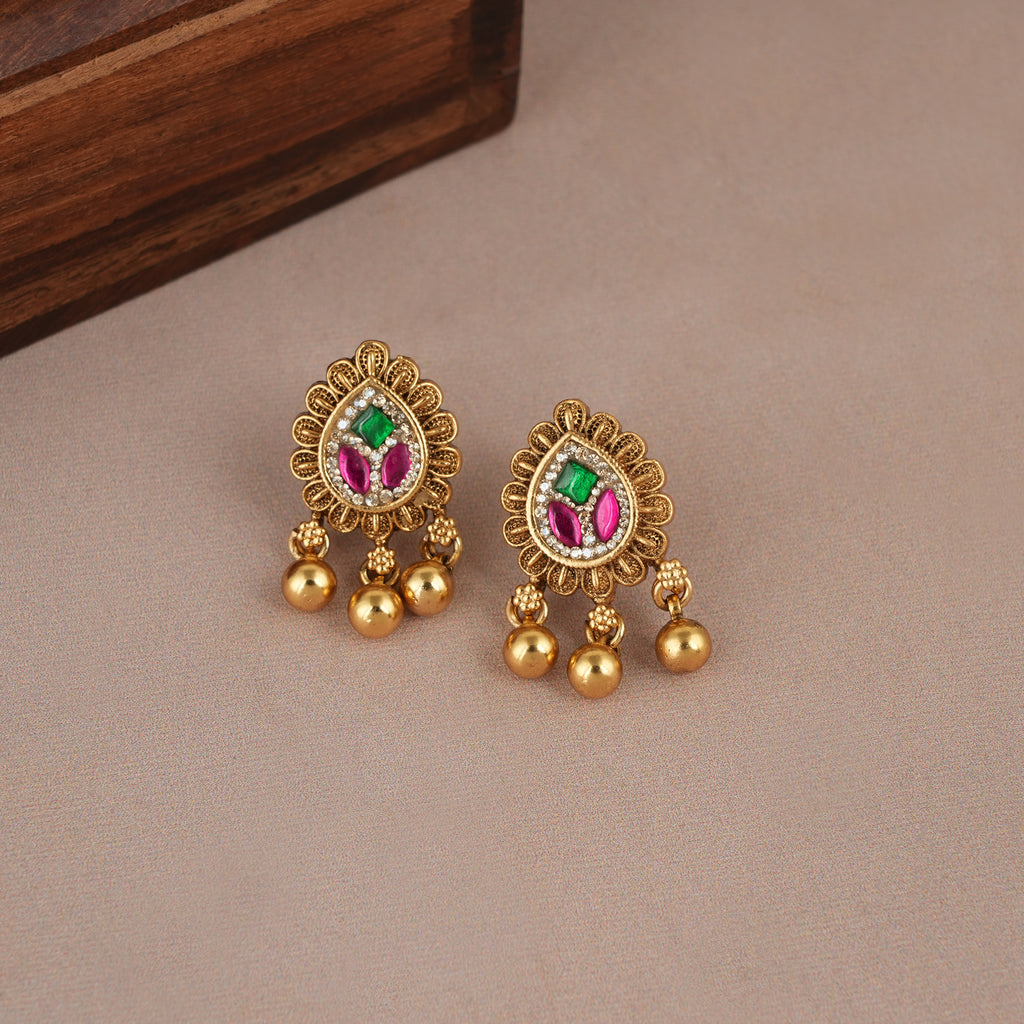 Cute antique gold stone pendant set with earring