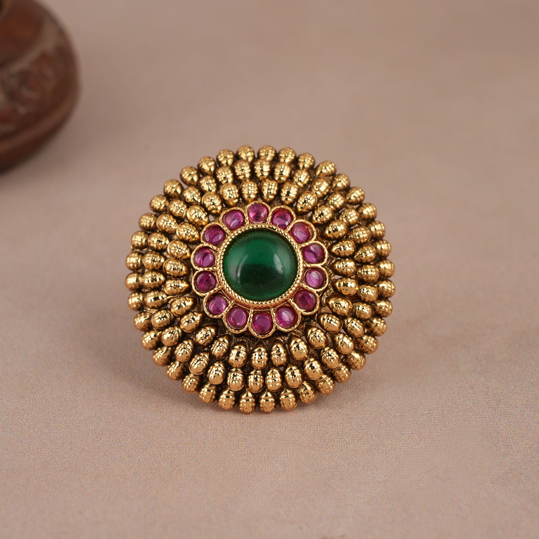 Gorgeous round antique gold emerald stone finger ring