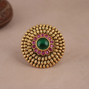 Gorgeous round antique gold emerald stone finger ring
