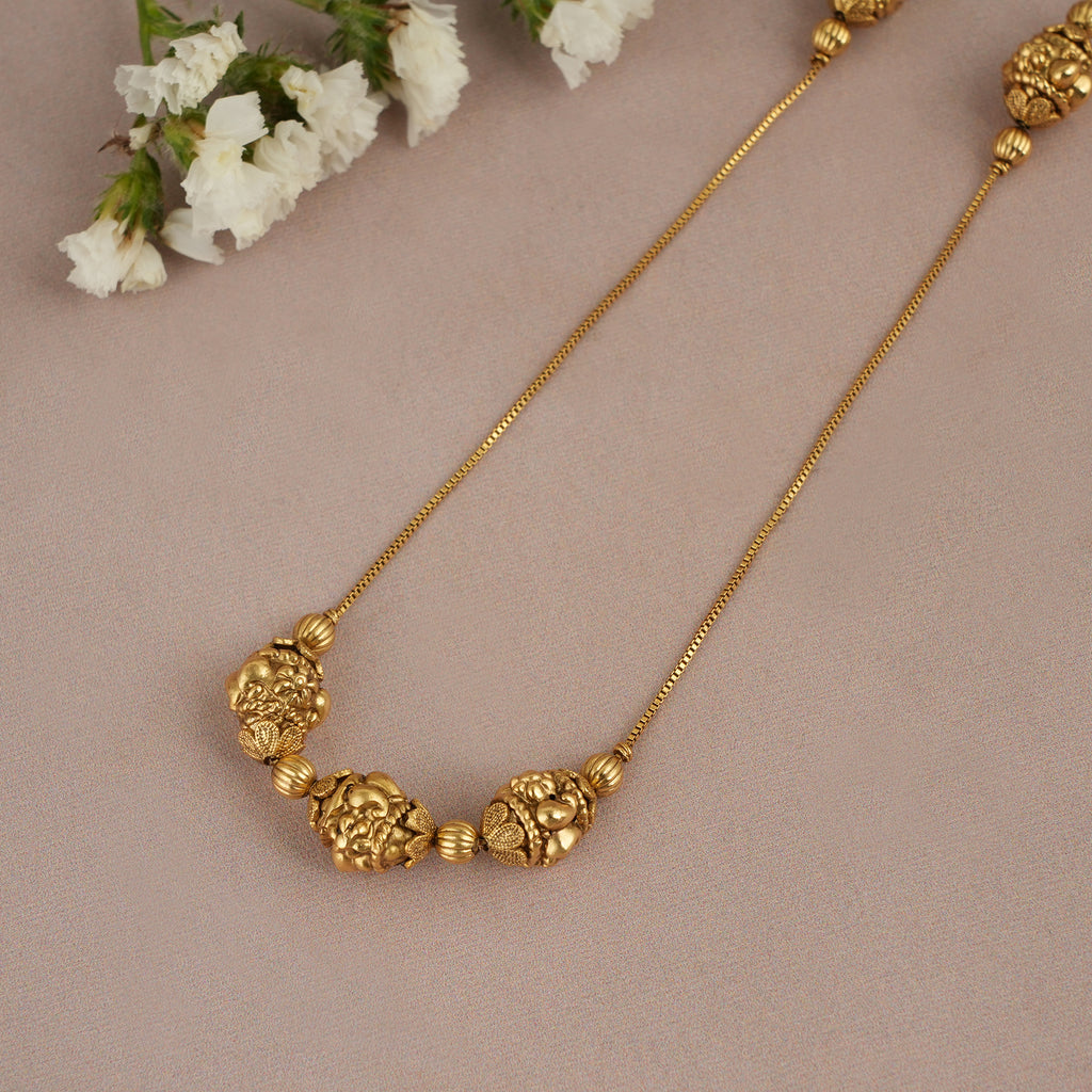 Effortless Elegance Look Minimal Gold Look I  Chain & Stud Earrings Set