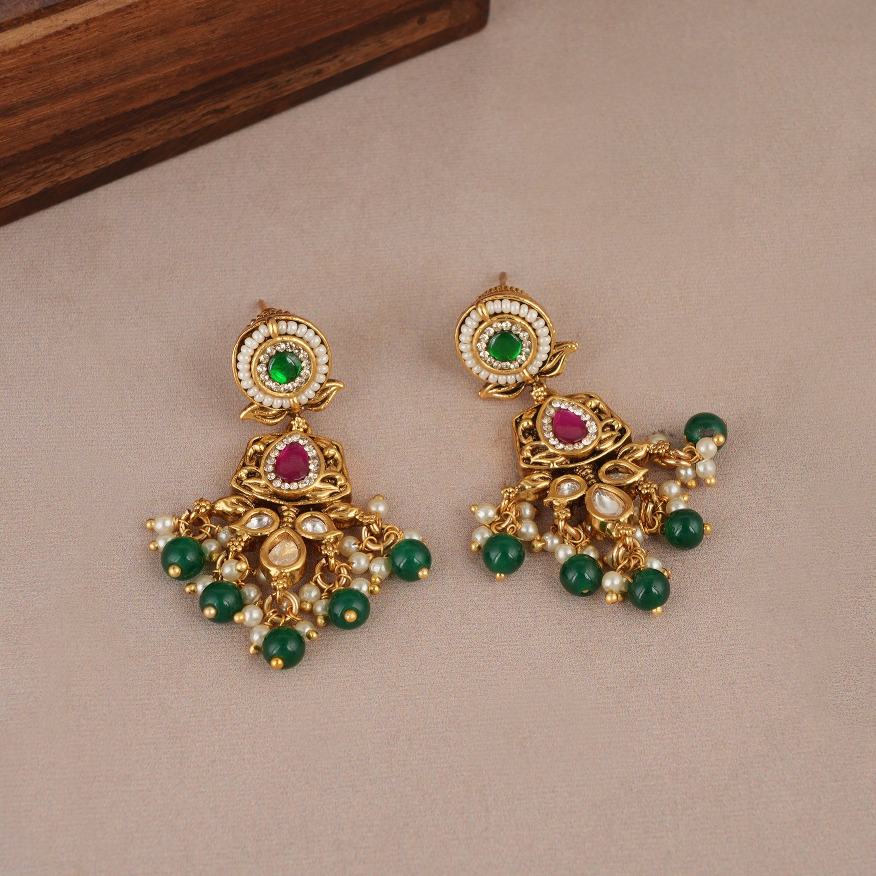 Amazing antique gold kundan stone necklace set