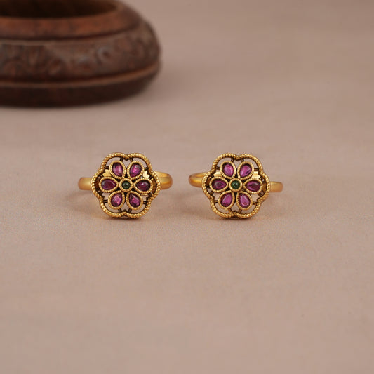 Cute antique gold floral ruby toe ring
