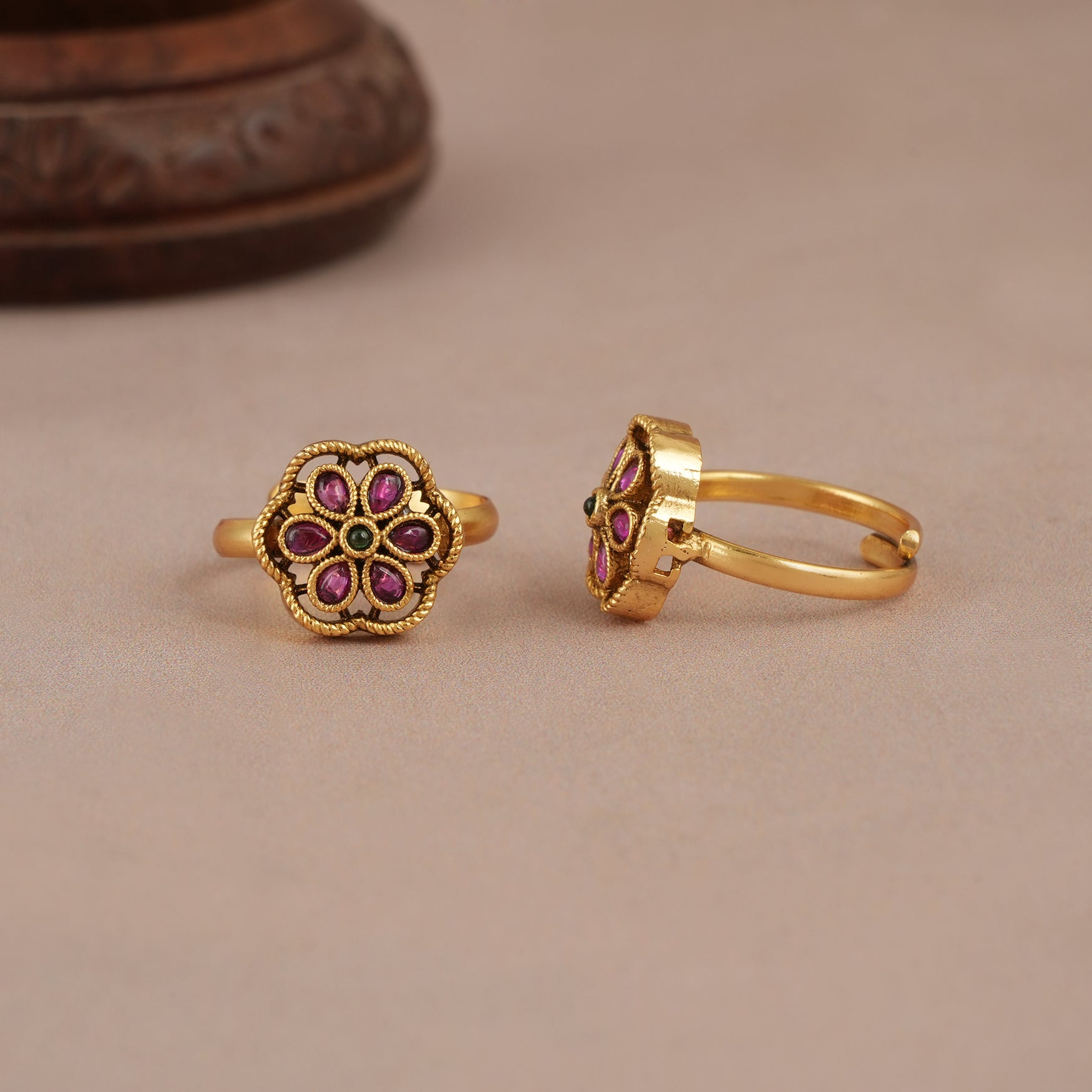 Cute antique gold floral ruby toe ring