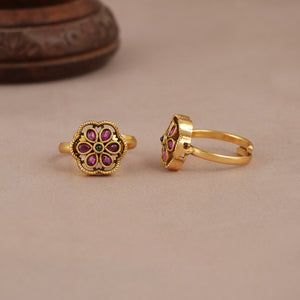 Cute antique gold floral ruby toe ring
