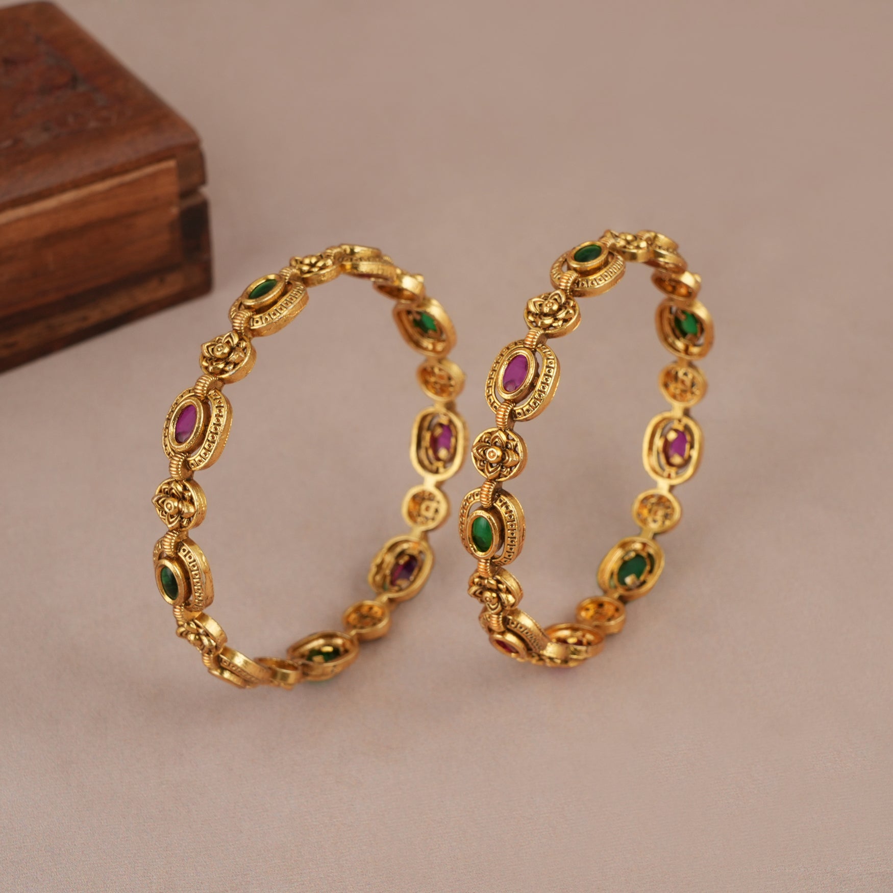 Beautiful antique gold aesthetic stone bangle set