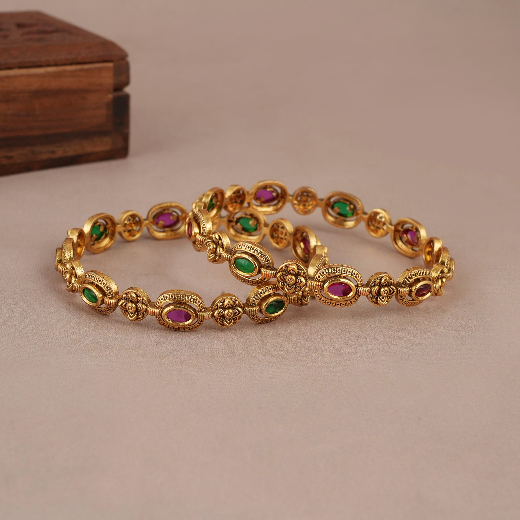 Beautiful antique gold aesthetic stone bangle set
