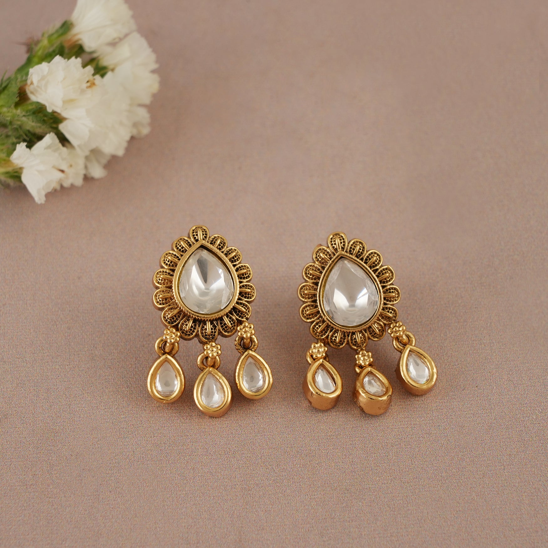 Stunning cute antique gold kundan earring for women