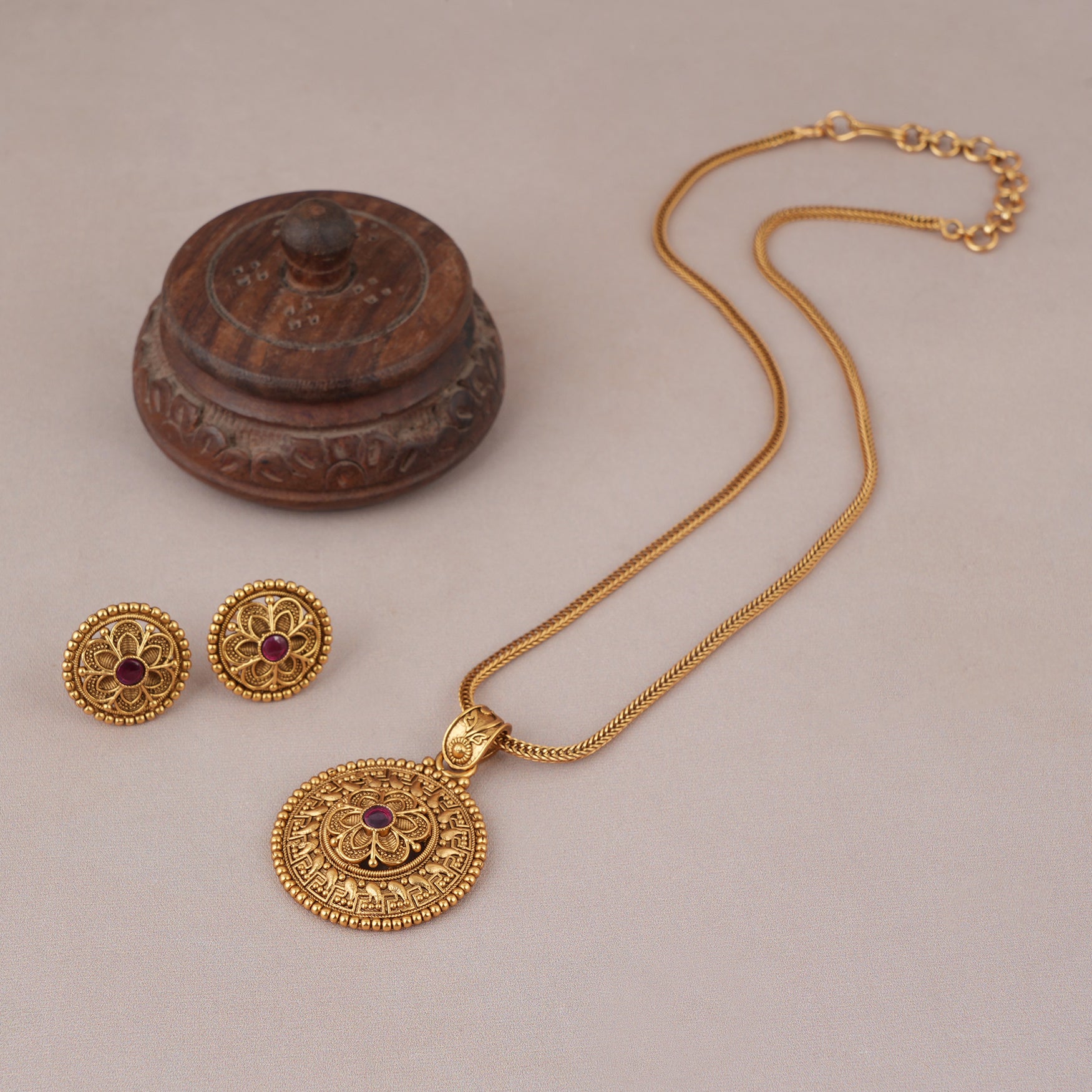 Beautiful antique gold floral pendant set