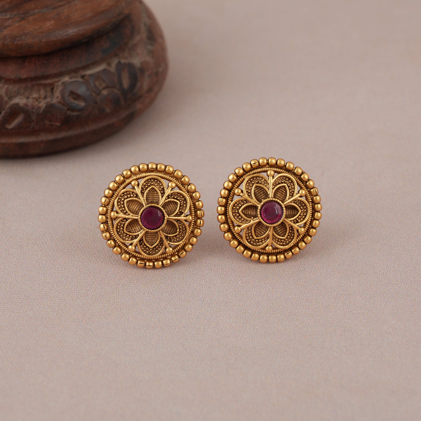 Beautiful antique gold floral pendant set