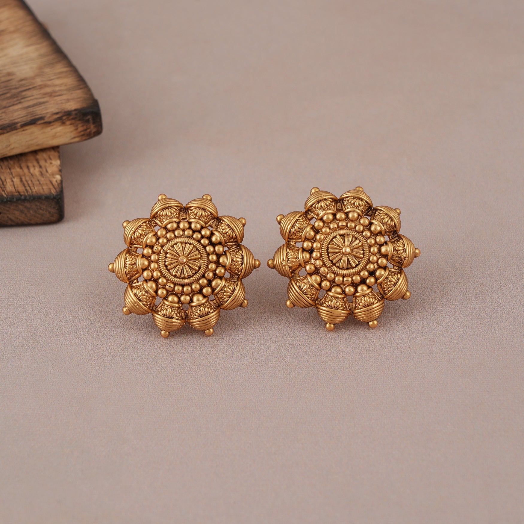 Antique gold plain stud earring