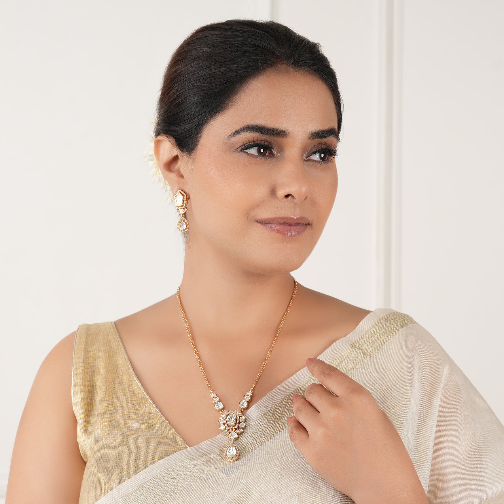 Stunning kundan gold plated pendant set