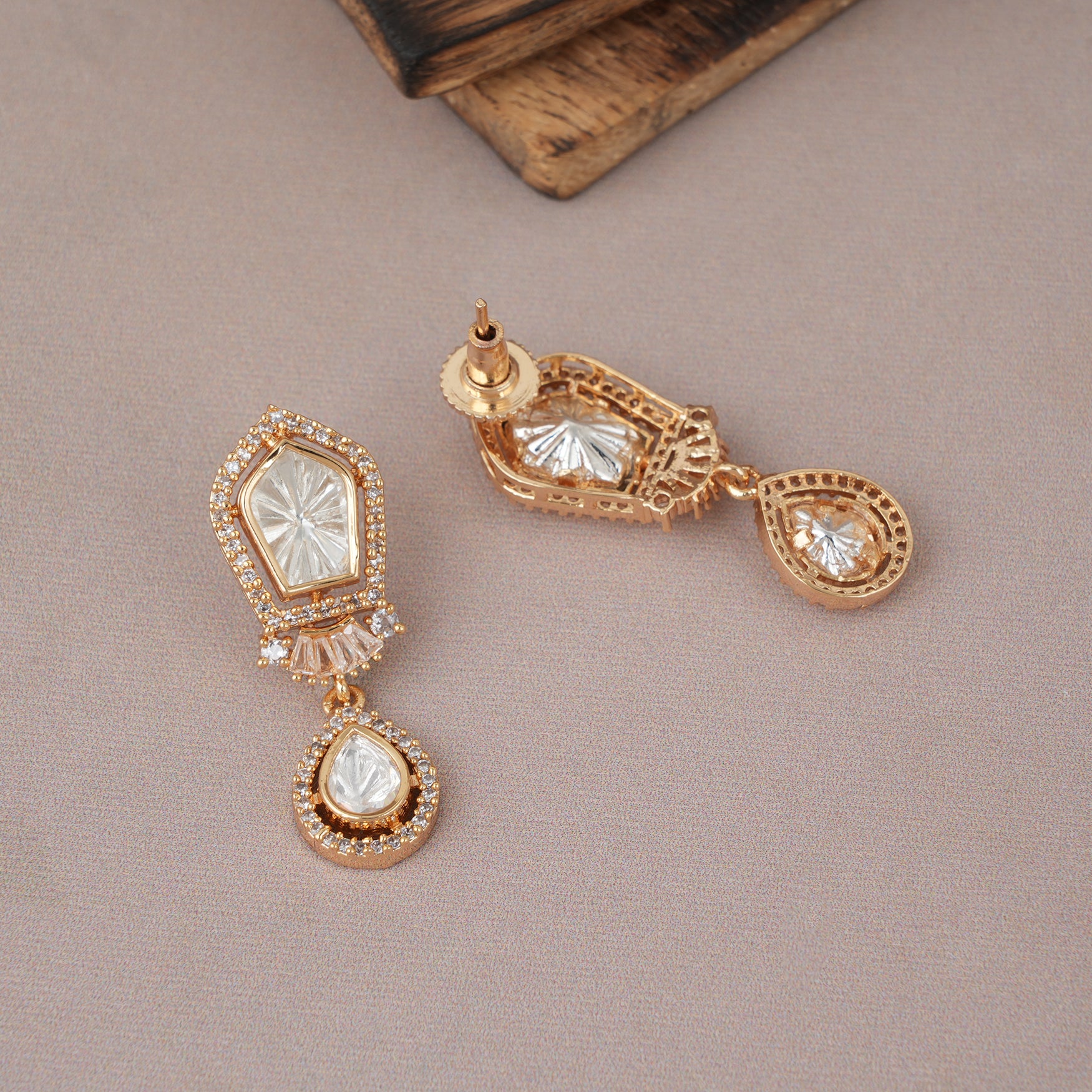 Stunning kundan gold plated pendant set