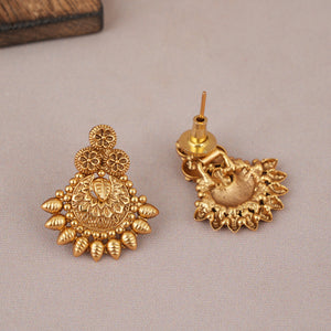 Cute antique gold plated plain stud