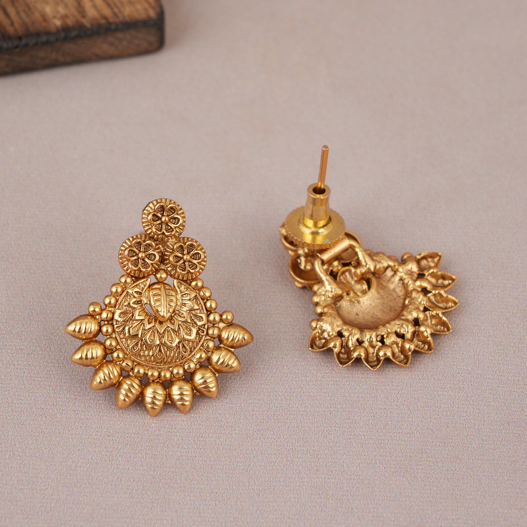 Cute antique gold plated plain stud