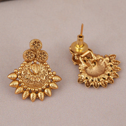 Cute antique gold plated plain stud
