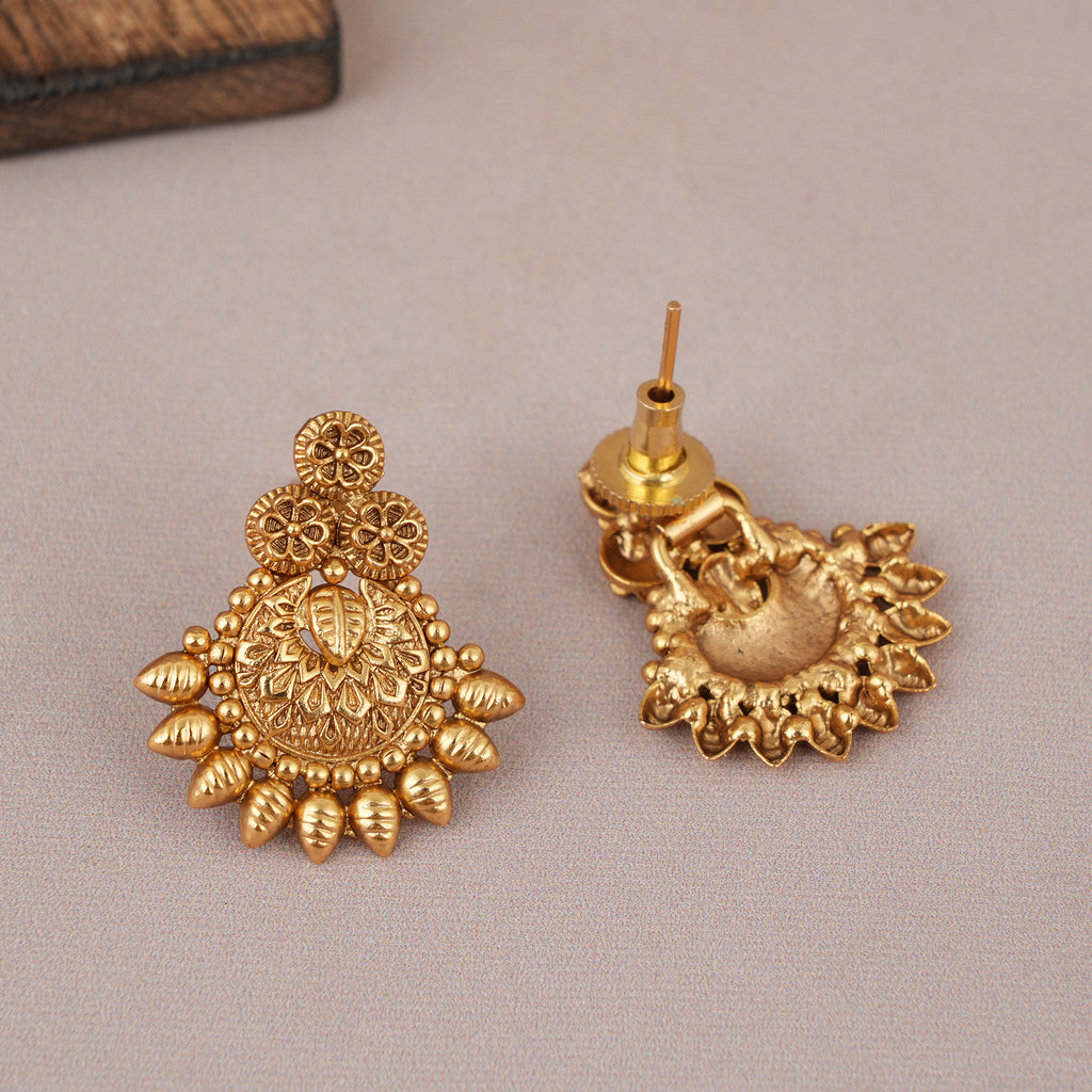 Cute antique gold plated plain stud