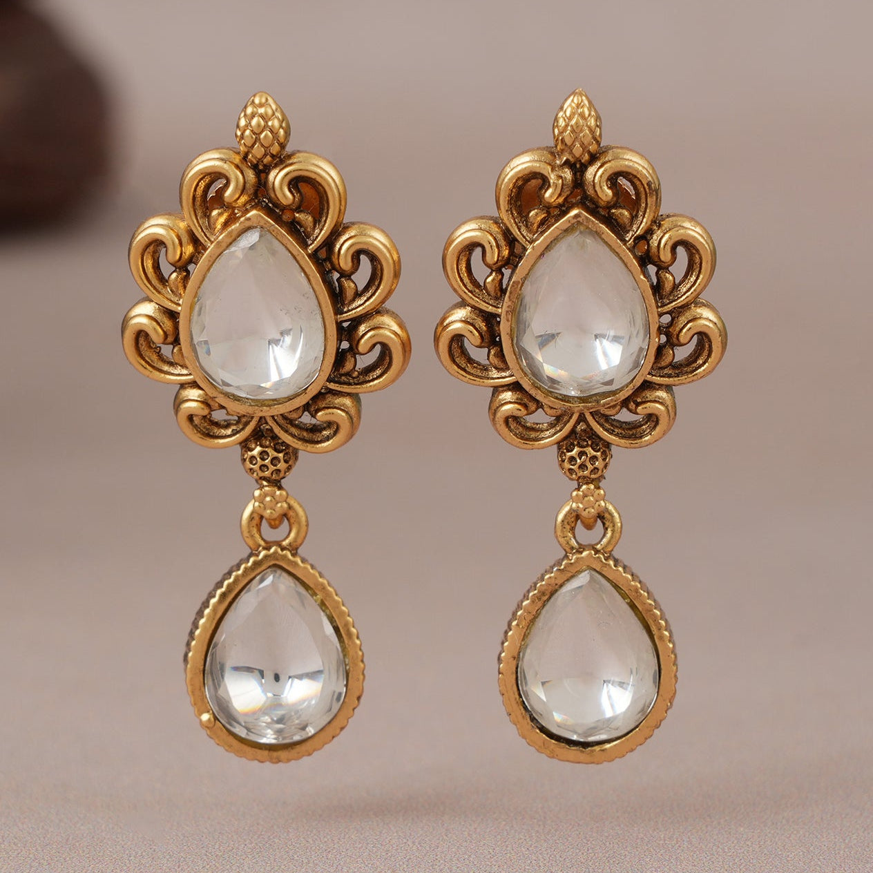 Stunning antique gold kundan earring
