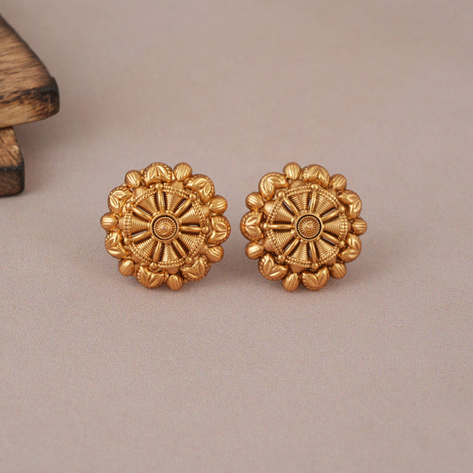 Stunning antique gold plain stud earring