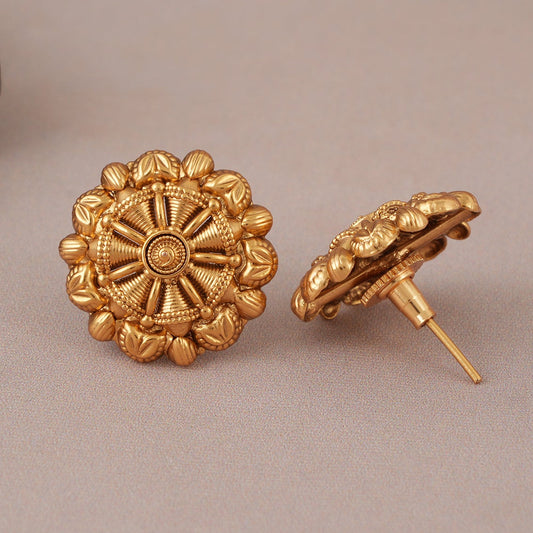 Stunning antique gold plain stud earring