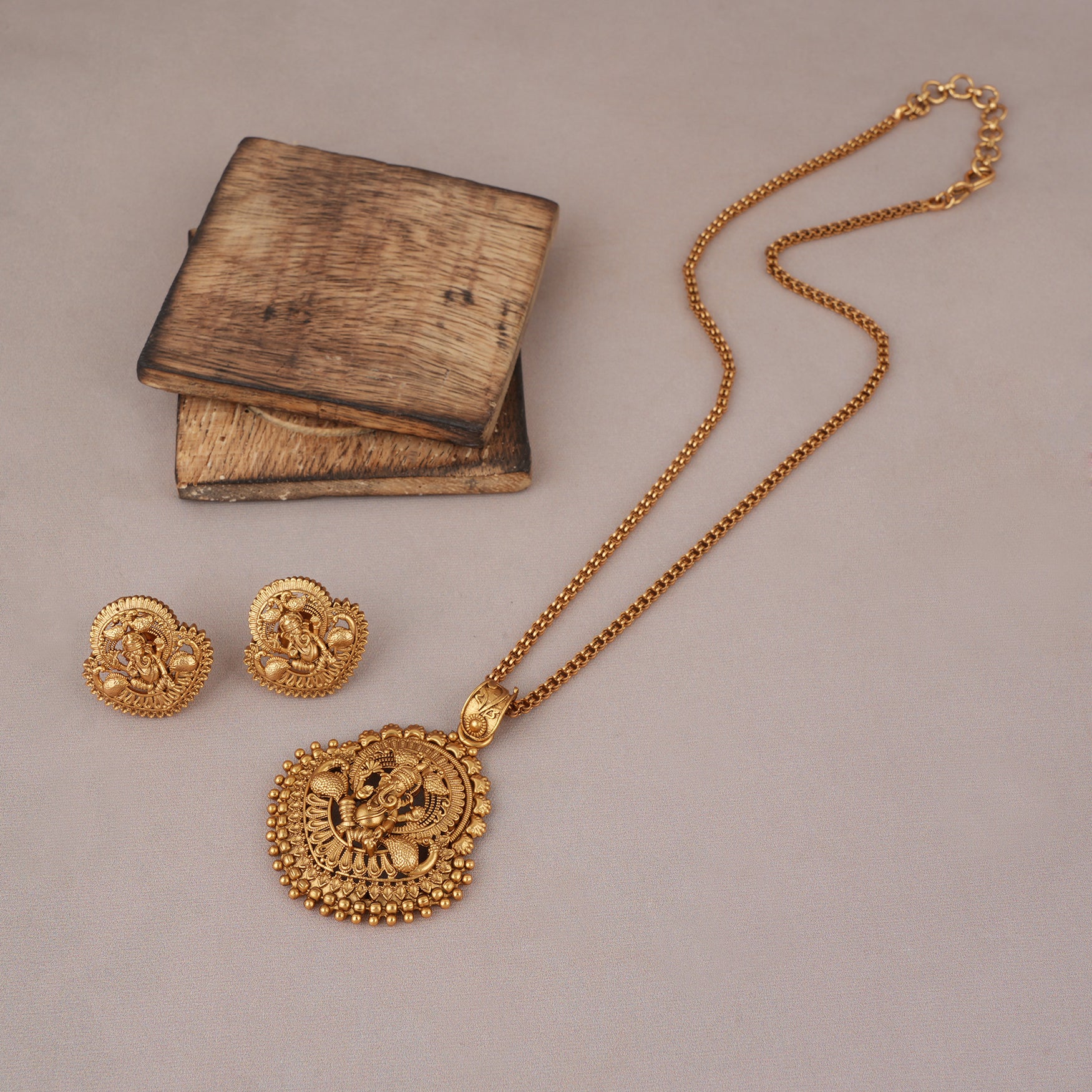Beautiful antique gold ganesh pendant set with earring I Temple jewellery