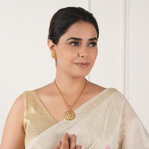 Amazing plain antique gold pendant set