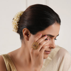 Beautiful antique gold plain floral finger ring