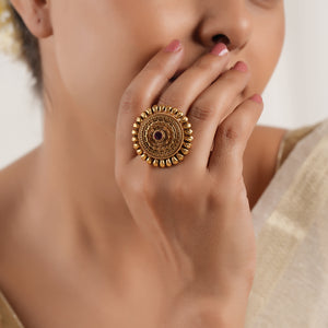 Beautiful antique gold plain floral finger ring