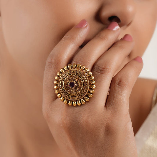 Beautiful antique gold plain floral finger ring