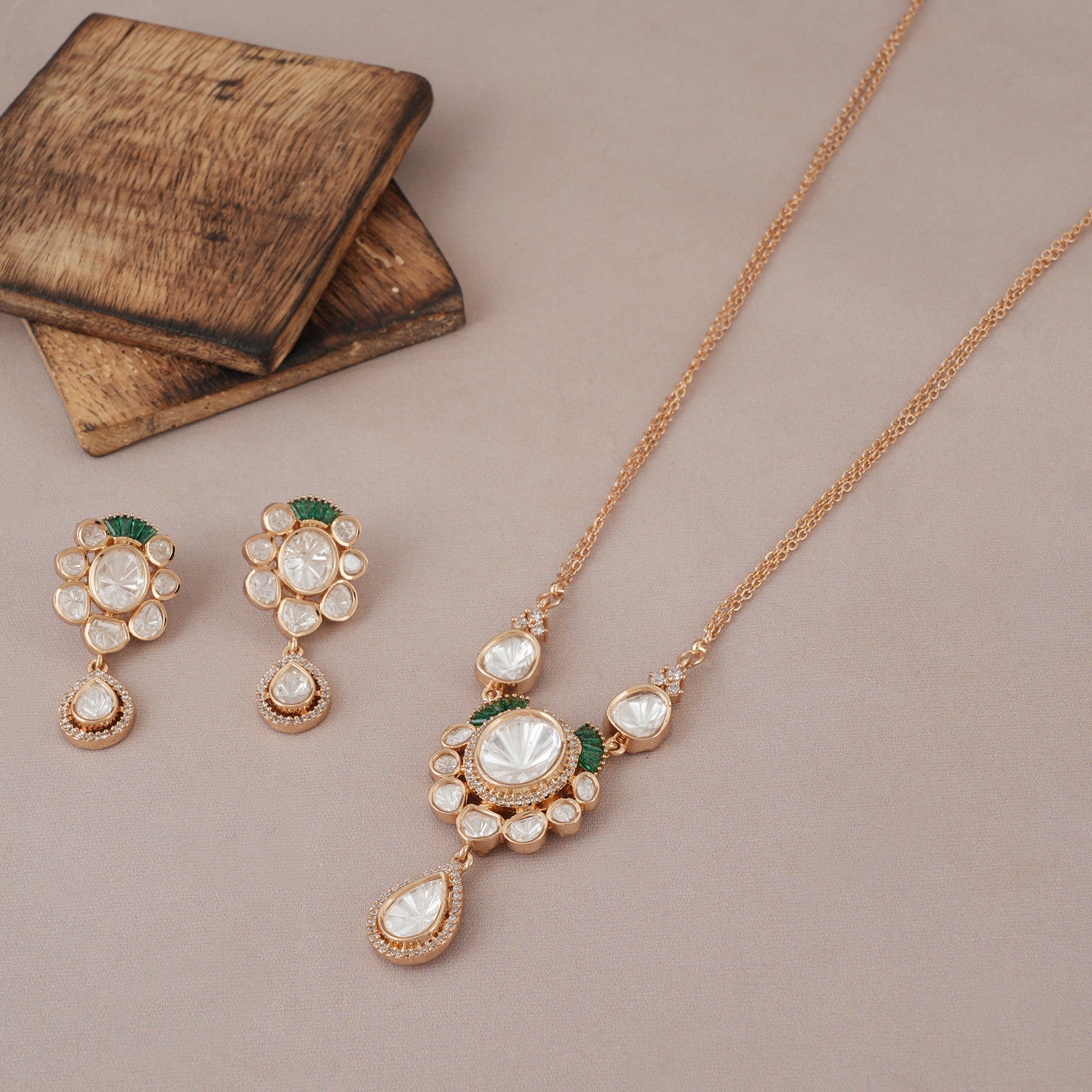 Gorgeous gold plated kundan pendant set