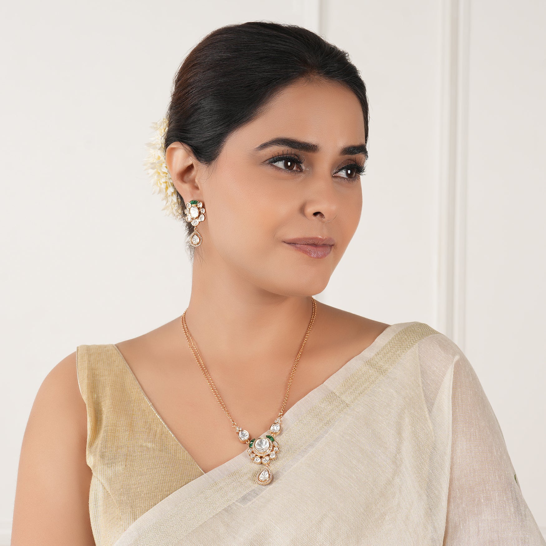 Gorgeous gold plated kundan pendant set