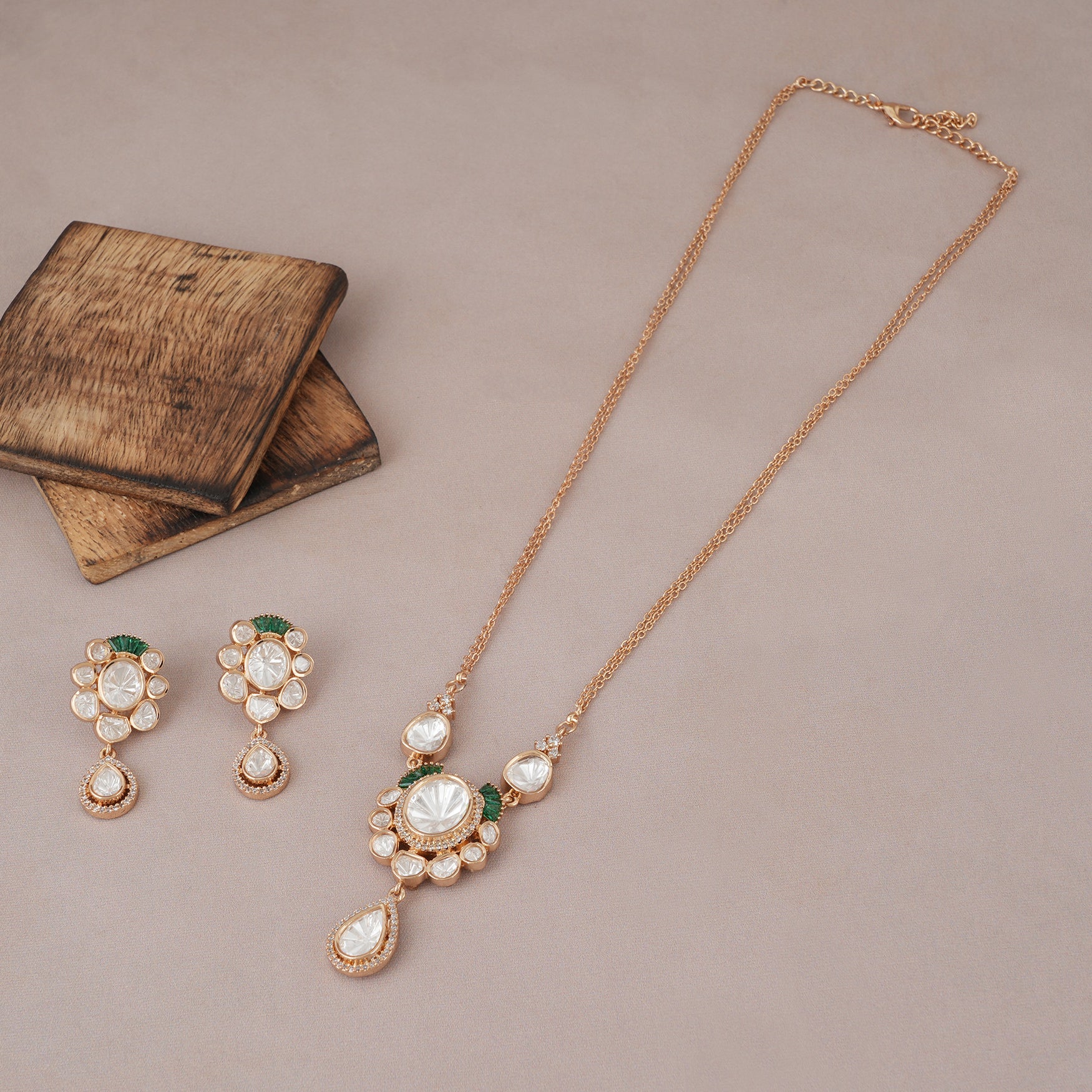 Gorgeous gold plated kundan pendant set