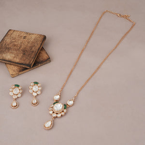 Gorgeous gold plated kundan pendant set