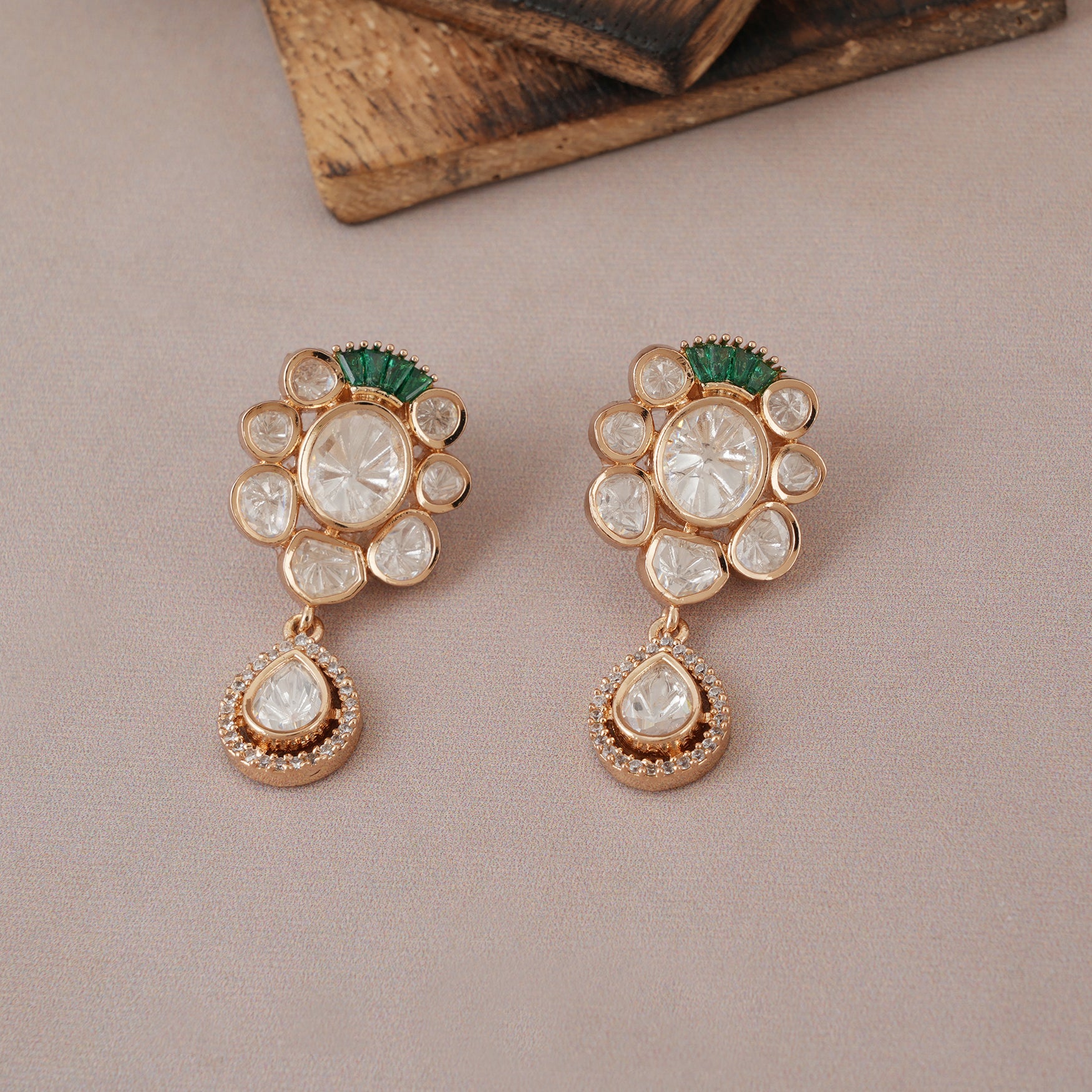 Gorgeous gold plated kundan pendant set